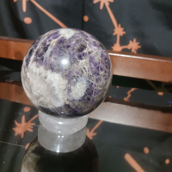 Dream Amethyst Sphere - Picture 4 of 9